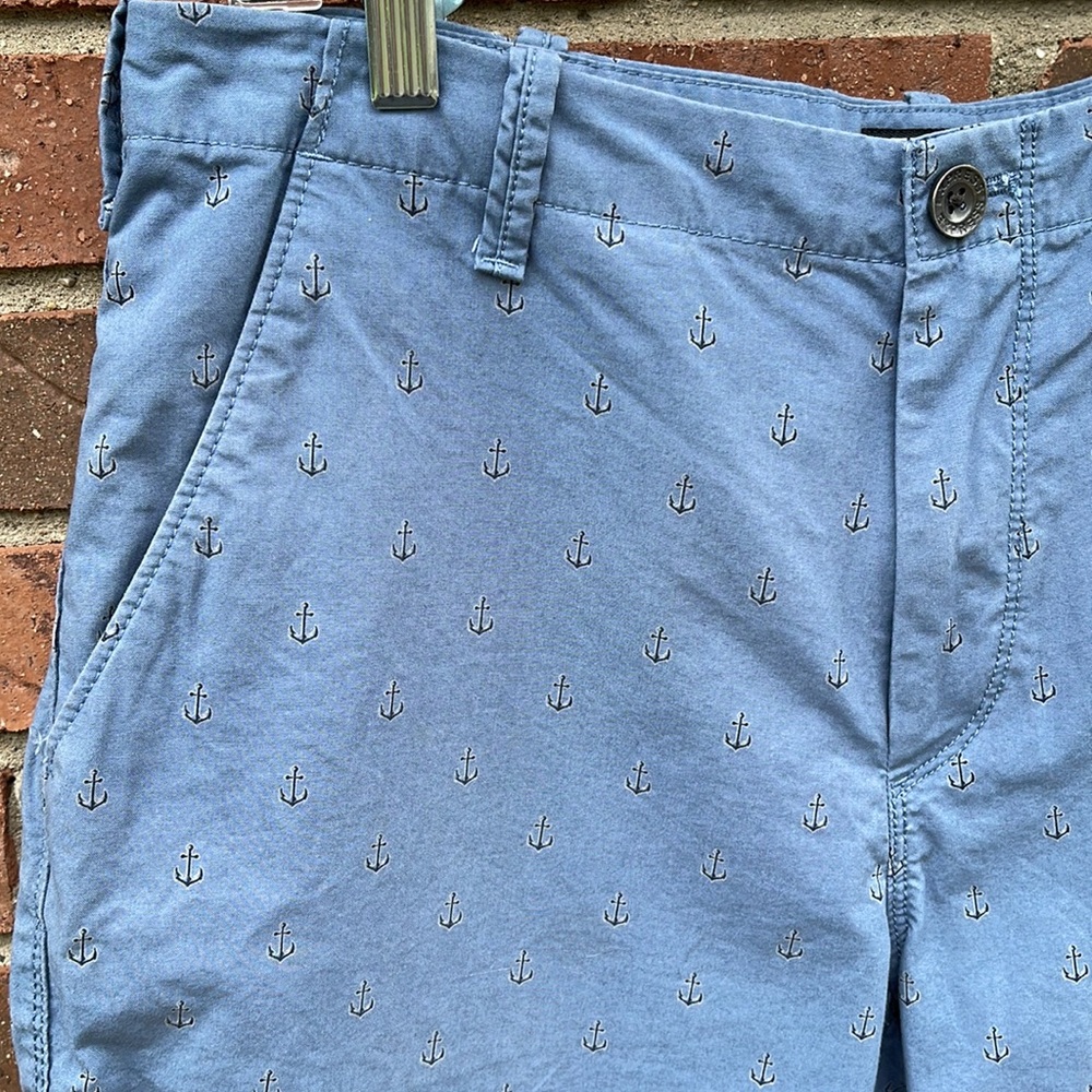 Express Shorts - Picture 2 of 10